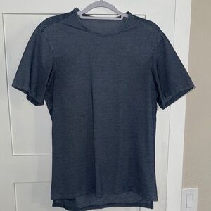 Lululemon T shirt - Size M